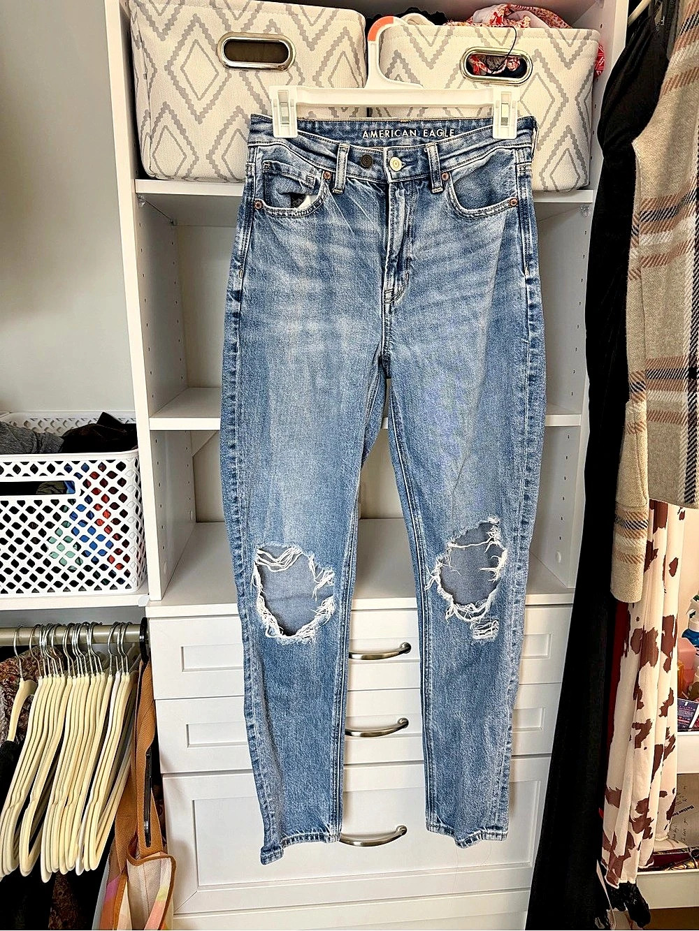 American Eagle AE Strigid Ripped Mom Jean AE Ripped Mom Jeans in Blue SIZE 2